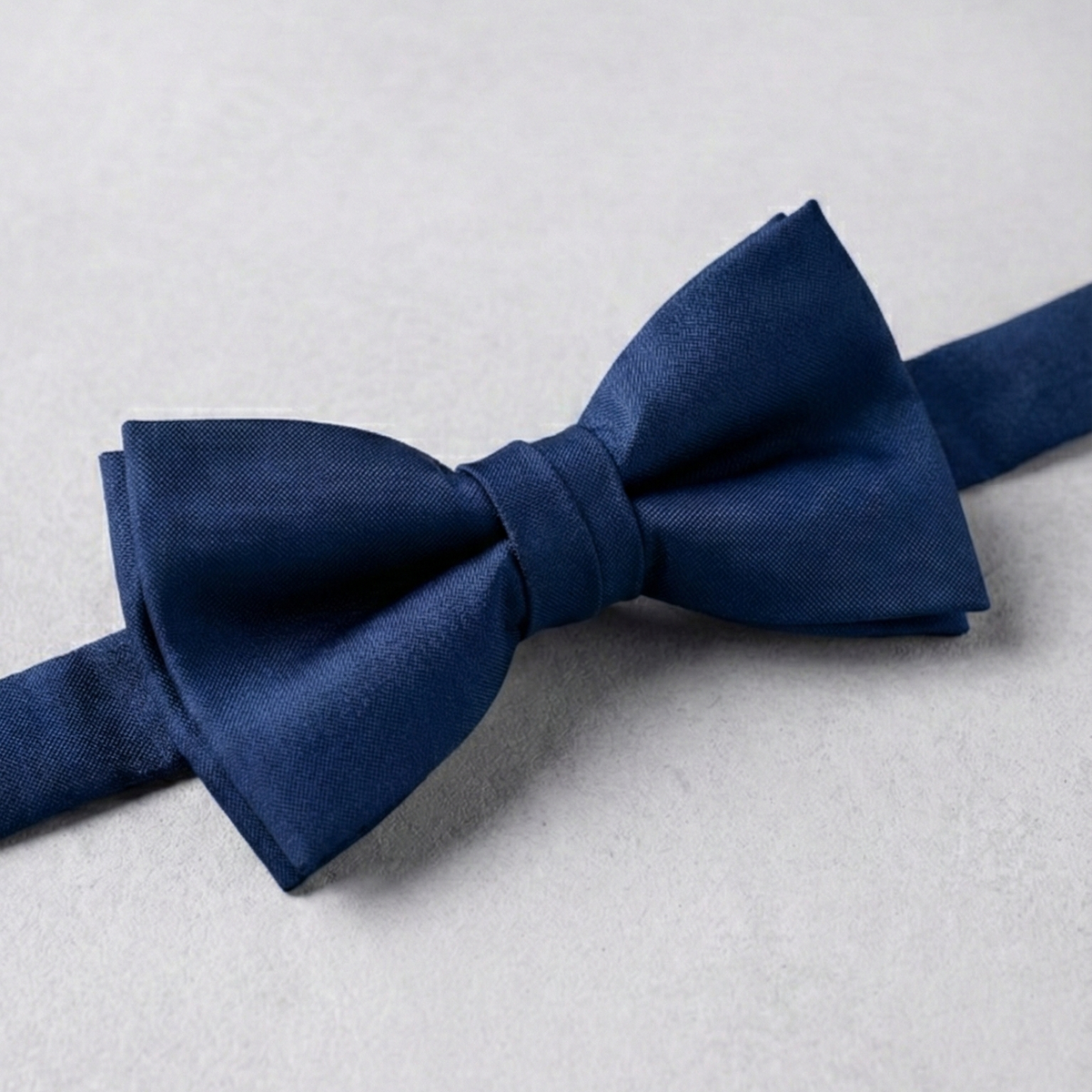 Papillon uomo in raso effetto seta tinta unita blu misura regular da cerimonia elegante - Carillo Moda | Abbigliamento uomo e donna, scarpe e accessori Papillon uomo in raso effetto seta tinta unita blu misura regular da cerimonia elegante - Carillo Moda | Abbigliamento uomo e donna, scarpe e accessori